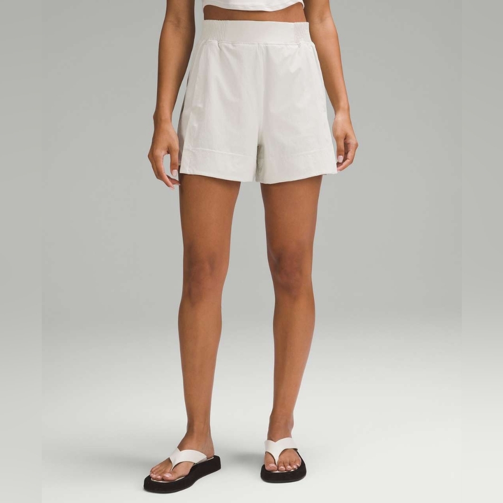 Lululemon Stretch Woven Relaxed-Fit High-Rise Short 4" in the color Bone. XXS